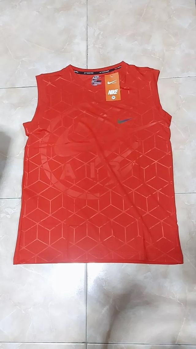 เสื้อกล้ามกีฬาสีส้มม