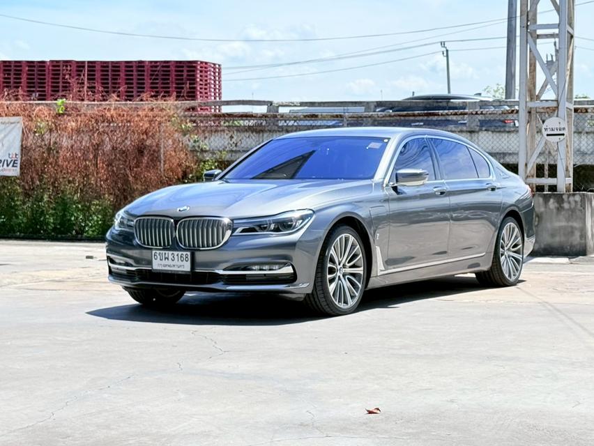 BMW SERIES 7 740 LE xDrive PURE Excellenee G12 เกียร์ AT ปี 2018 สีเทา เบนซินเลขไมล์  146,080 กม.ราคา 829,000 บาทโทร 0929699899 6B013
