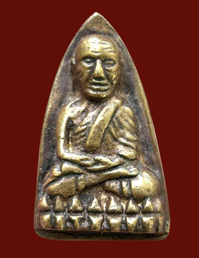 หลวงปู่ทวดหลังเตารีดเนื้อโลหะผสมวรรณะเหลือง