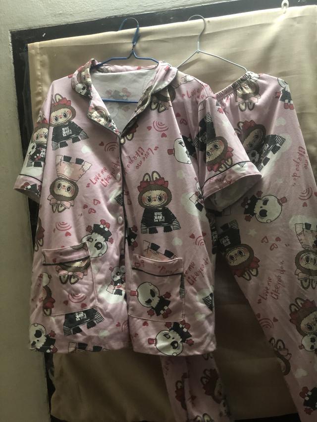 ชุดนอนลาบูบู้มือ2ใส่สบาย