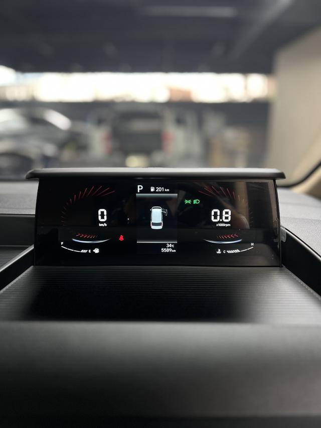 Hyundai 9