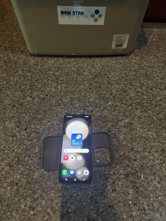 ขายๆๆๆถูกSamsungFlip5สีGold512กิ๊กการใช้งานดีเยี่ยมทุกๆฟังชั่นเครื่องเครื่องรีสโตได้ตลอดไม่มีติดแอคเค้าใดๆคับ  สภาพ: 99.99% สวยๆคับไร้รอยตกบุบใดๆคับ