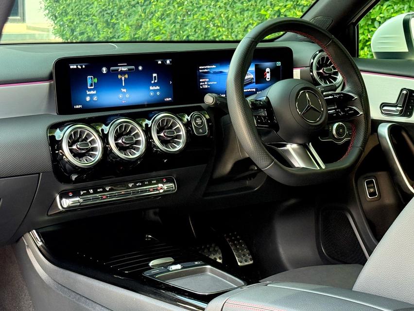 2025 BENZ A200 AMG DYNAMIC FACELIFT รถมือเดียวออกป้ายแดง สภาพป้ายแดง รถวิ่งน้อยเพียง 20,000 กม เข้าศูนย์ทุกระยะ รถไม่เคยมีอุบัติเหตุครับ รูปที่ 13