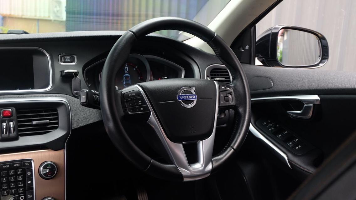 (แจ้งรหัสรถ KN207) VOLVO V40 D4 ดีเซล 2016 รูปที่ 14