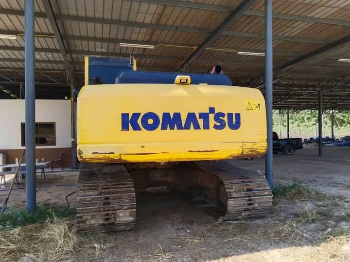 แมคโค ยี่ห้อ KOMATSU 3