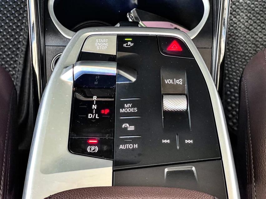 ปี 2023 BMW X1, 1.5 sDrive18i เครื่องยนต์เบนซิน LCI รหัสตัวถังU11 รถสีดำ 13