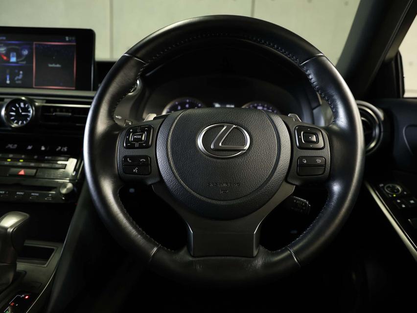 2023 Lexus IS300h 2.5 (ปี 13-26) Luxury Sedan AT B4304 รูปที่ 7
