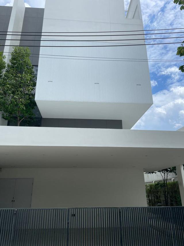Home Office for Rent** **ARKIN Vibhavadi – Near Don Mueang Airport** Home Office ติดถนนวิภาวดี เพียง **50 เมตร** 1