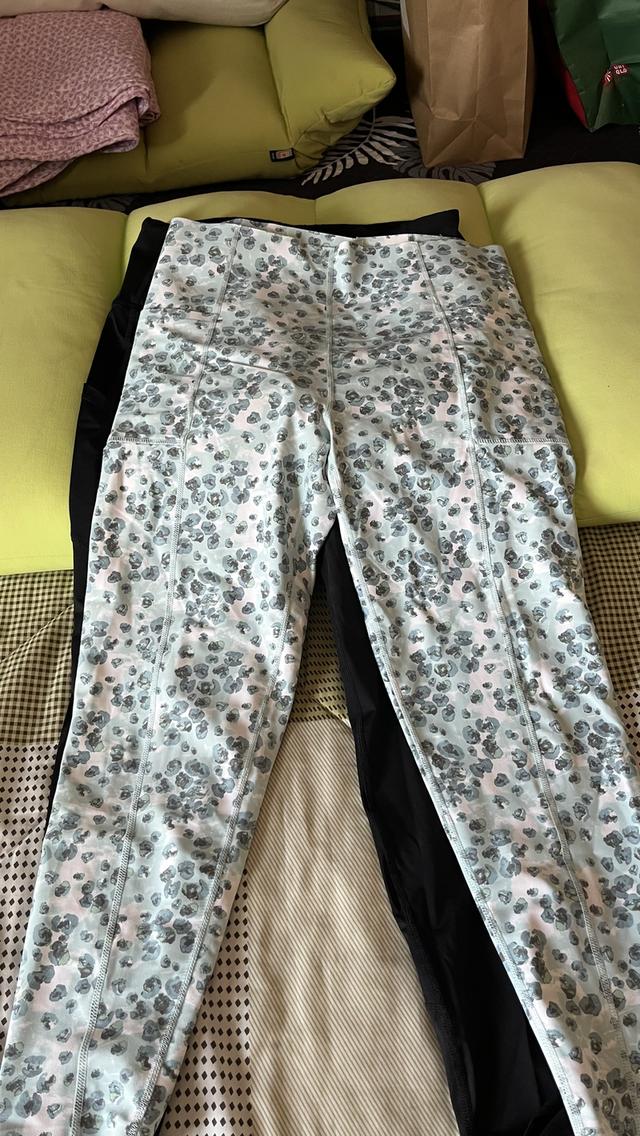 ชุดออกกำลังกายผู้หญิง