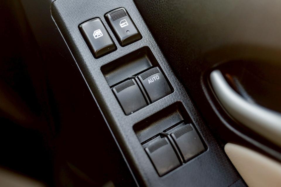 ฟรีดาวน์ MU-X 2.5 2 WD AT รูปที่ 16