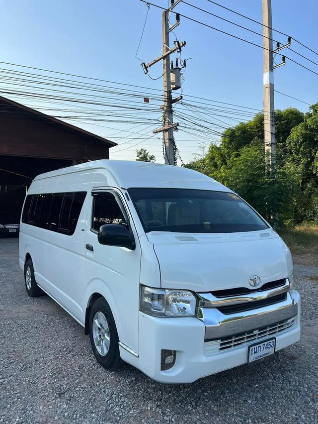 Toyota Commuter มือสองสีขาว