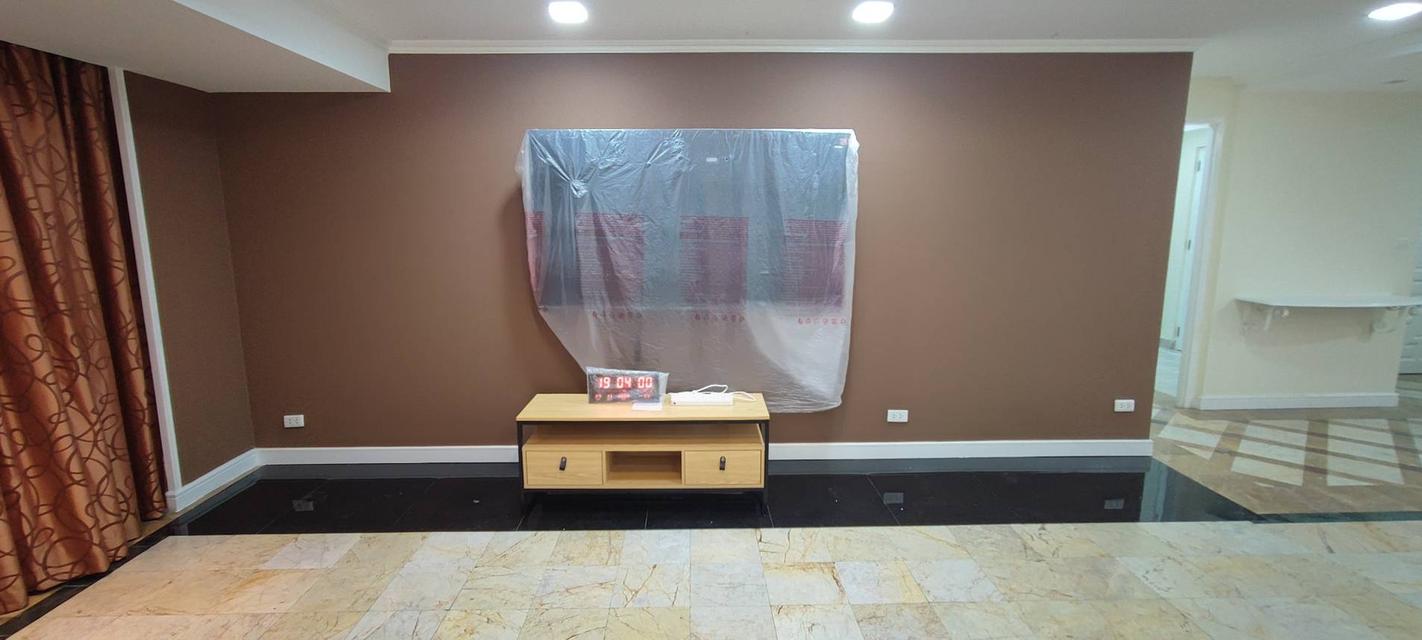 Rent Luxury Condo big size 265 sqm. 3 Beds 11