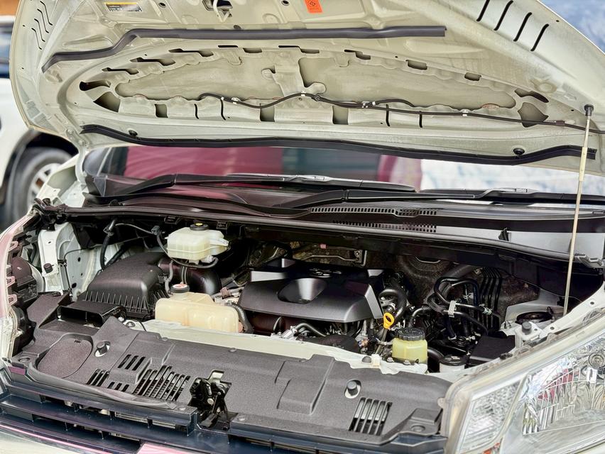 TOYOTA COMMUTER 2.8 2019  17