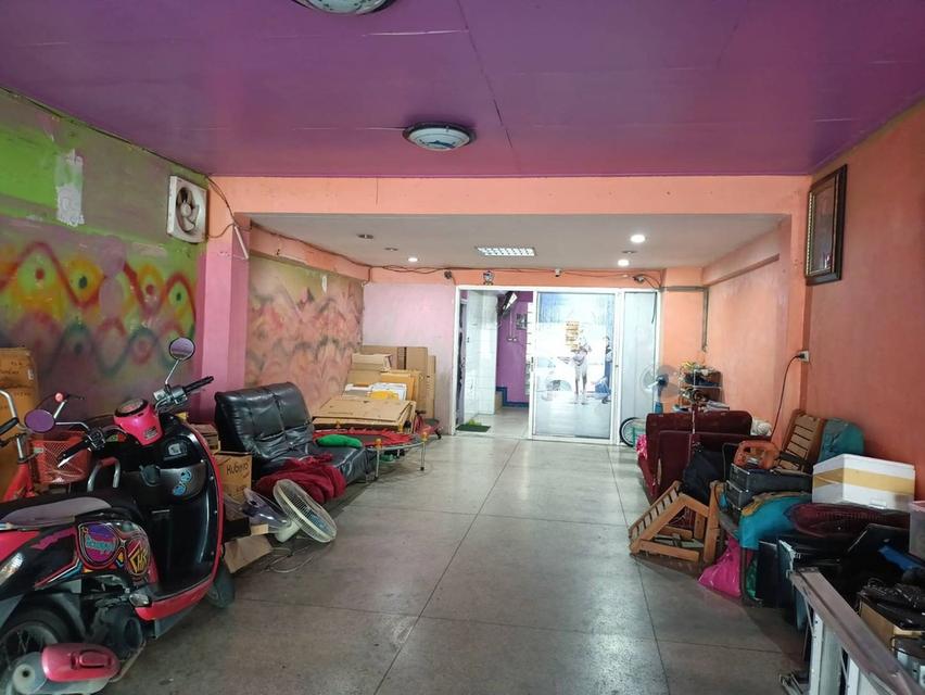 อาคารพาณิชย์ทำเลดีติดถนนสวนผัก 8