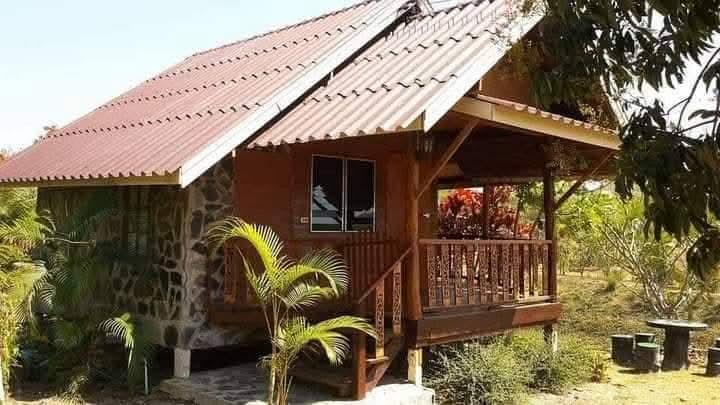 ปล่อยเช่ารายเดือน 2,000-3,000บาท มีเฟอร์นิเจอร์ 9