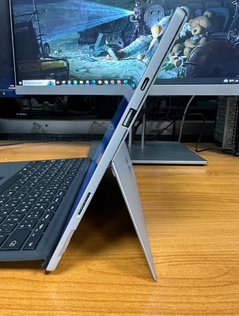 Microsoft Surface Pro 7  4