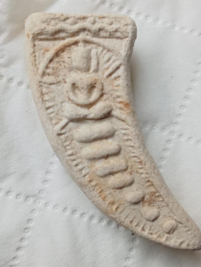 เขี้ยวหนุมาน หลวงปู่จันทร์ วัดโหลกหลำ