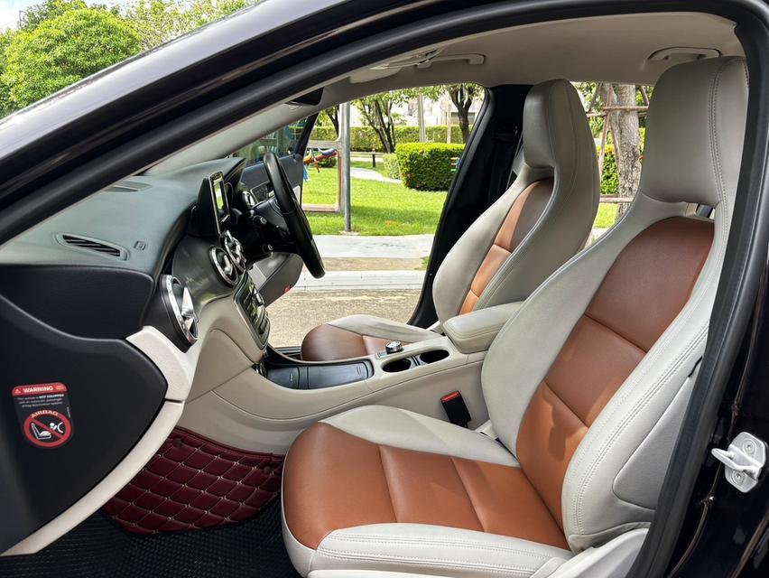 ปี2015 Mercedes-Benz GLA200 1.6 URBAN มือเดียวออกห้าง สีเดิมทั้งคัน รูปย่อยที่ 4