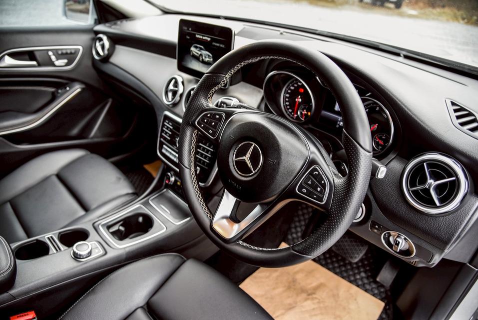 รหัสรถ CBL3555 Mercedes-Benz GLA200 1.6 Urban AT 2019 11