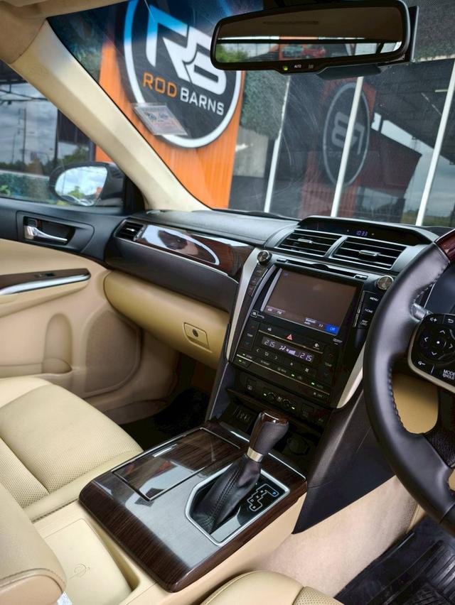 Toyota Camry 2.5 Hybrid Premium 9
