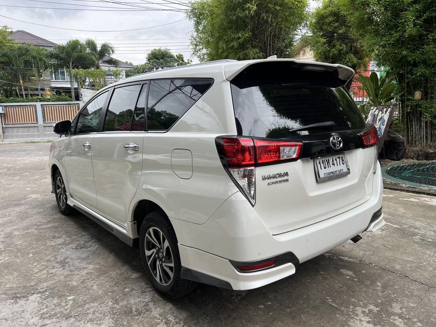 Toyota INNOVA 2.8 Crysta #0818061242