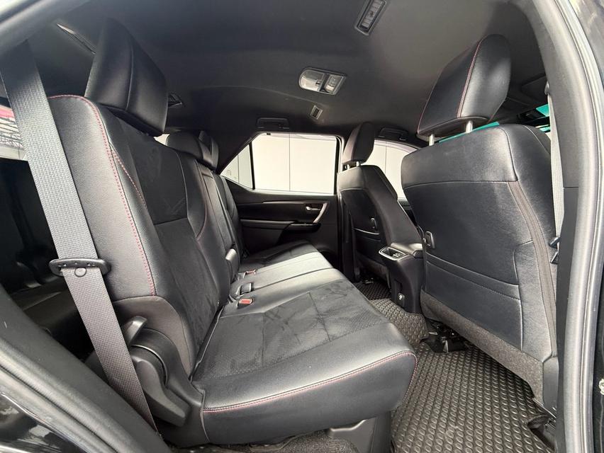 2022 TOYOTA FORTUNER, 2.8 GR SPORT BLACK TOP 4WD โฉม ปี15-ปัจจุบัน สีดำ เกียร์ออโต้ มือเดียวซื้อสด รูปที่ 6
