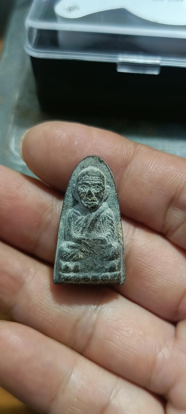 หลวงปู่ทวดเตารีด เนื้อว่าน รุ่น รวย รวย รวย