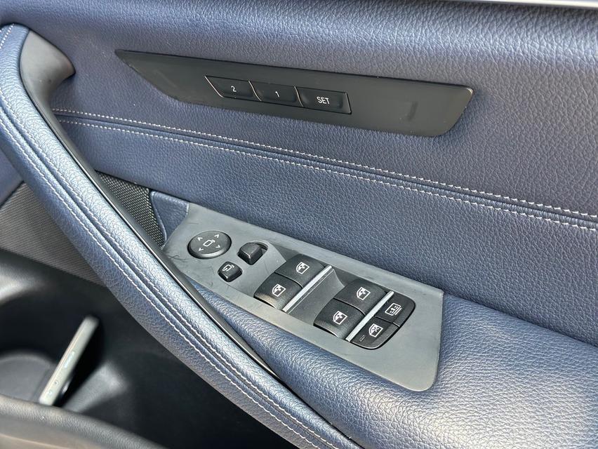 รหัสรถ PAT1966 BMW 520d M Sport สีเทาดำ ปี2019  10