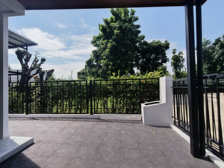 🏡💥 ดีลสุดคุ้ม! ซื้อบ้านหลังนี้ ฟรีบ้านอีก 1 หลัง! 🏡ทาวน์เฮ้าส์หลังมุม 5 ห้องนอน 3 ห้องน้ำ ราคาเพียง 3.29 ล้านบาท! 4