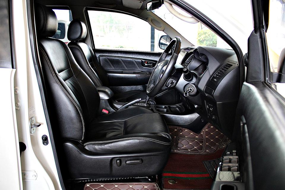 2014 Toyota Fortuner 3.0 V VN Turbo 2WD สีขาว เกียร์อัตโนมัติ 5 Speed สวยมาก ราคาคุยได้ รูปที่ 8