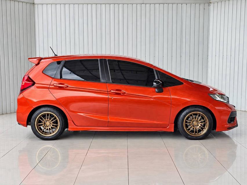 #HONDA #JAZZ , 1.5 i-VTEC RS ปี 2019 สีส้ม โฉม ปี14-ปัจจุบันรถมือเดียว ป้ายแดง ราคาแบ่งปัน ไมล์ 122,378 กม.เครื่อง เกียร์ ช่วงล่าง สมบูรณ์ รูปย่อยที่ 4