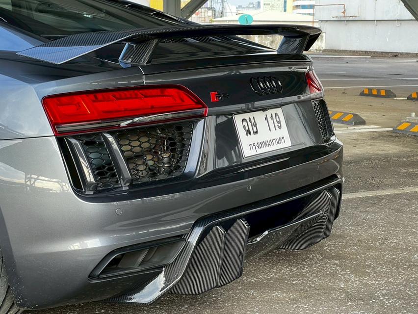 Audi R8 v10 performance 6