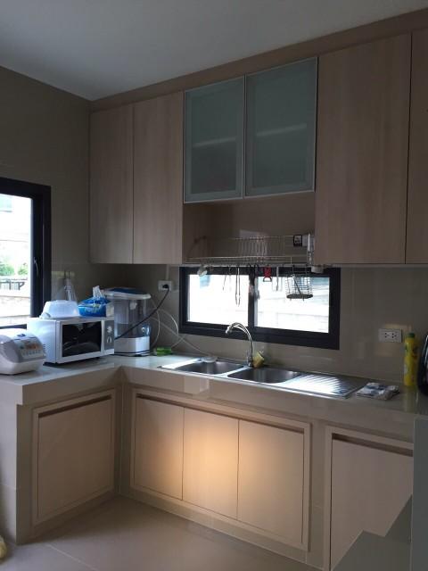 ให้เช่าบ้านเดี่ยวบุราสิริ -วงแหวนอ่อนนุช4นอน3น้ำ1รับแขก1ห้องครัว1ห้องทำงานแอร์เฟอร์ครบเช่า40000บาท/เดือนถ.กิ่งแก้ว 4