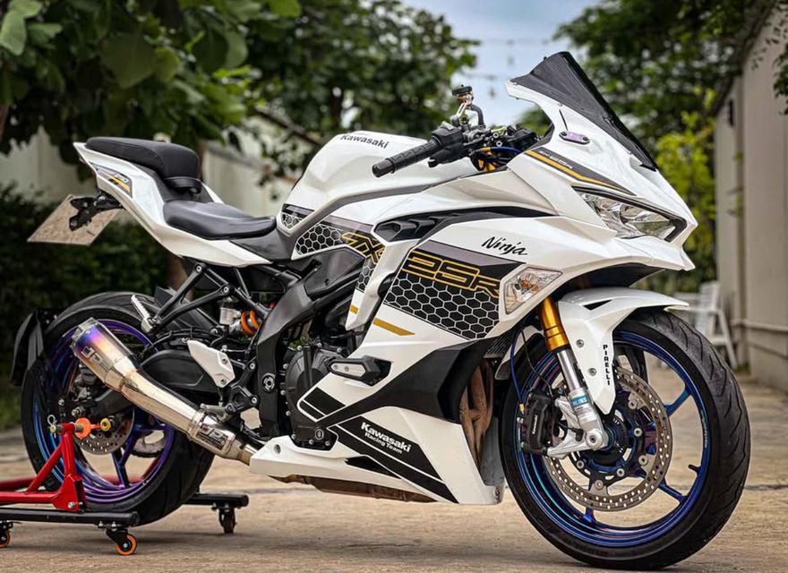 ขาย Kawasaki Ninja ZX-25R ปี 2021 สีขาวสภาพดี 4