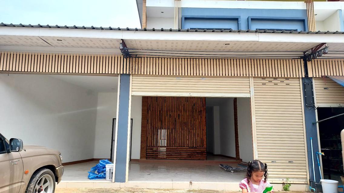 อาคารพาณิชย์ 2 ชั้น  ด้านหน้ากว้าง 2 คูหา  2 ห้องนอน 3 ห้องน้ำ 1 ห้องครัว 1