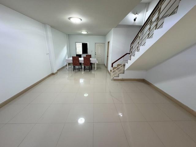 ให้เช่าทาวน์โฮม 3 ชั้น 4 ห้องนอน โครงการกลอรี่เฮาส์ โพธิ์แก้ว 3 ลาดพร้าว 101 ใกล้รถไฟฟ้าสายสีเหลือง และ The mall บางกะปิ