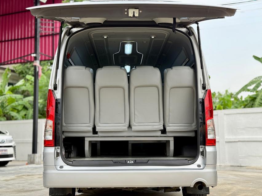 TOYOTA COMMUTER 2.8 2020   19