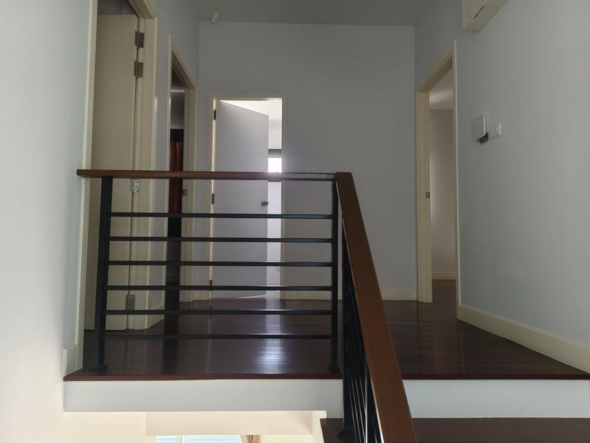 บ้านแฝดสไตล์บ้านเดี่ยว พร้อมติดตั้งระบบโซล่า ตัวบ้านไม่ติดกันสามารถเดินรอบบ้านได้ ก่อสร้างด้วยอิฐมอญแดง 19