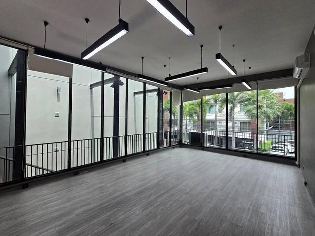 ให้เช่าโฮมออฟฟิศ ใกล้ MRT ห้วยขวาง , MRT ศูนย์วัฒนธรรมฯ 4ชั้น THE PENTAS RATCHADA–RAMA 9