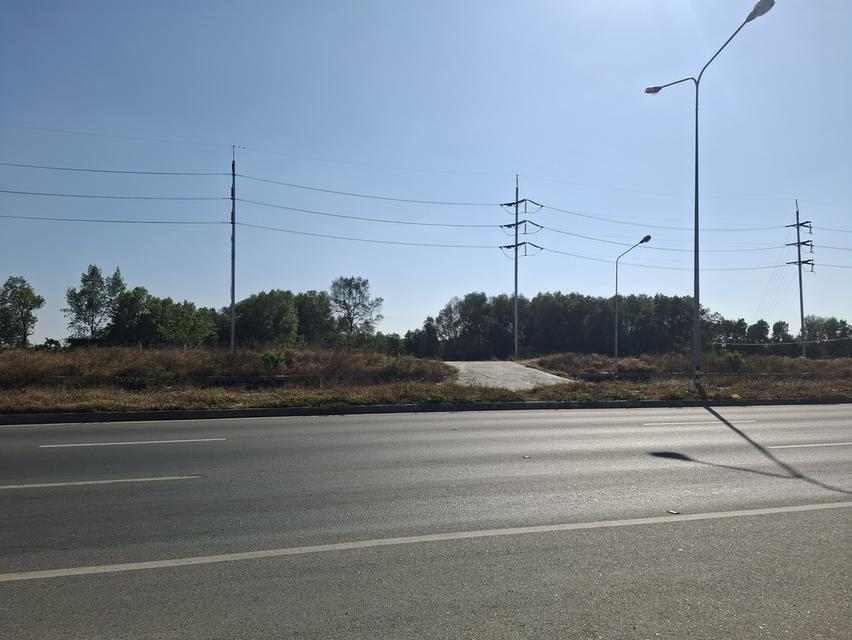 ขายที่ดินเปล่า ติดถนนสุขุมวิท จังหวัดสมุทรปราการ ฝั่งทะเล เนื้อที่ 18 ไร่ ราคาไร่ละ 4 ล้าน โทร 093-621-5000 1