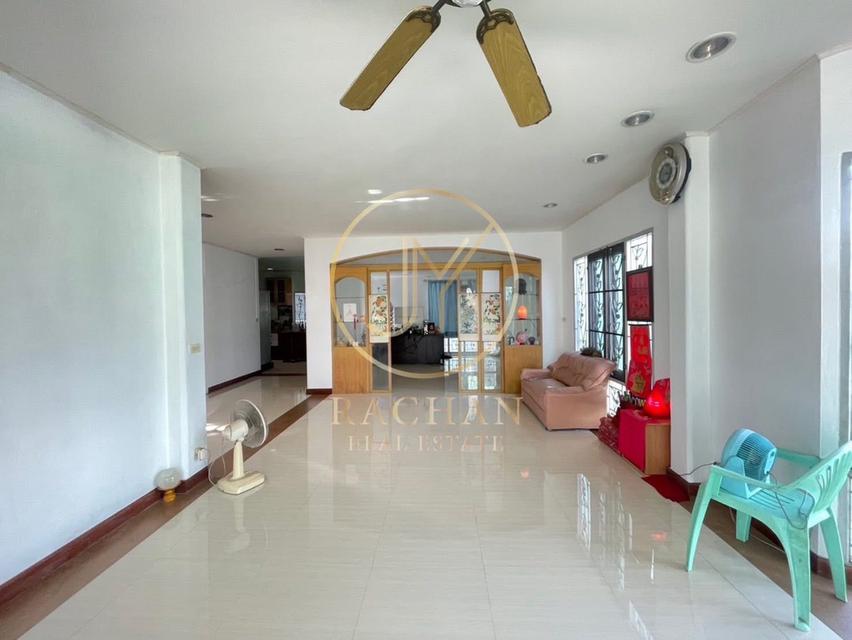 B69-302 ขายด่วน บ้านเดี่ยว 2 ชั้น หลังมุม หมู่บ้านลัดดารมย์ รัตนาธิเบศร์ เนื้อที่ 89 ตร.ว พื้นที่ใช้สอย 300 ตร.ม 4 ห้องนอน 3 ห้องน้ำ 1 ห้องครัว 8