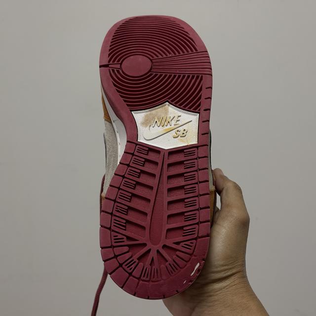 รองเท้า Nike Dunk Low (SB) โทนสีน้ำตาล–ขาว–แดงไวน์ รูปที่ 5