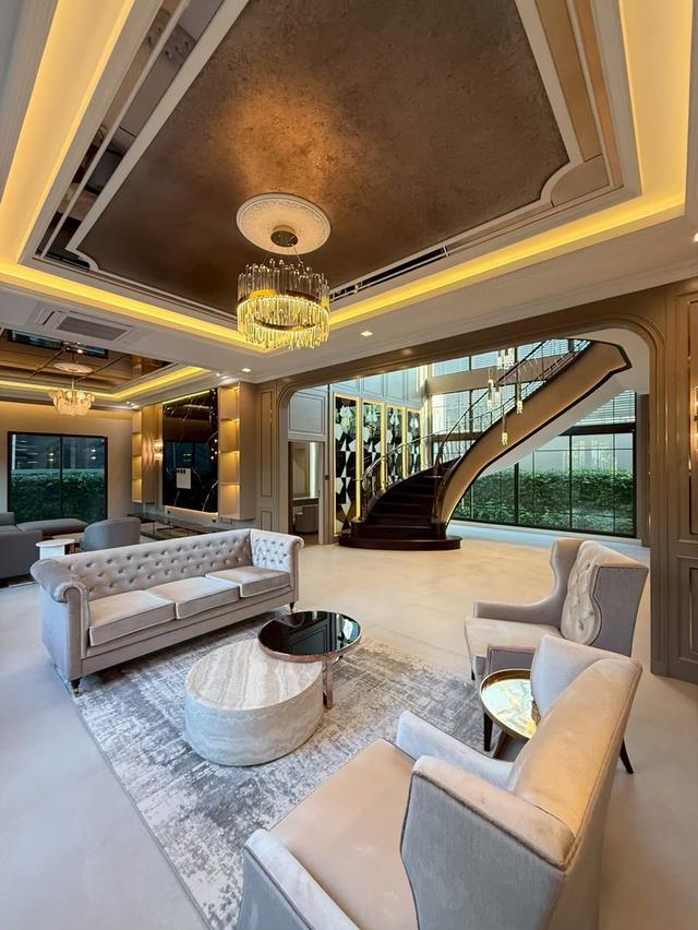 ขายหรือให้เช่าบ้านเดี่ยวสุดหรู 2 ชั้น แกรนด์บางกอกบูเลอวาร์ด กรุงเทพกรีฑา เลี้ยงสัตว์ได้ ตกแต่งจัดเต็ม คลองสามประเวศ เขตลาดกระบัง 2