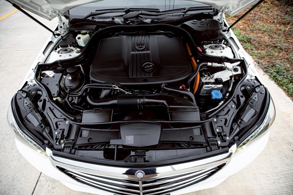 Benz E300 Bluetec ปี 2015 สีขาว สวยสภาพดี 9