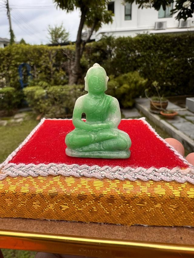 พระแกะสลักหยกพม่าแท้ สีกรีนแอปเปิ้ล (Apple Green Jade) ปางสมาธิ เนื้อฉ่ำน้ำ สดใสสวยงาม รูปที่ 5