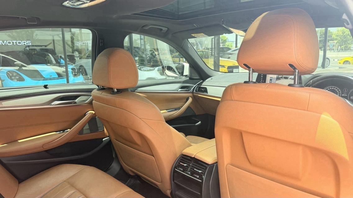 (แจ้งรหัสรถ KPV5461) 2018 จด 23 BMW 530e 2.0 M SPORT รูปที่ 7