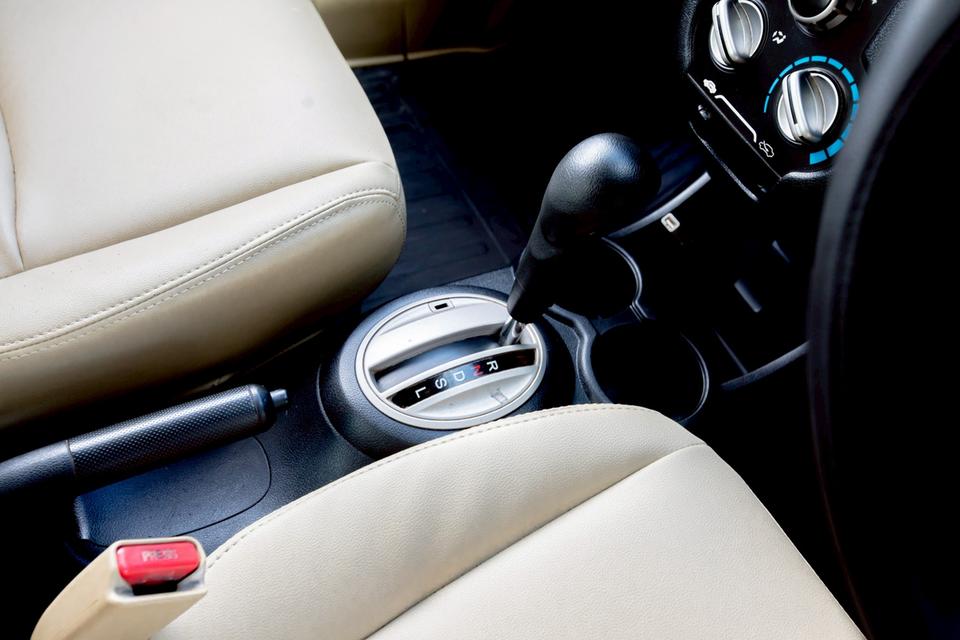 Honda Brio 1.2V ท๊อปสุด ปี 2012 เกียร์ออโต้ สีขาว กระจกไฟฟ้า 18