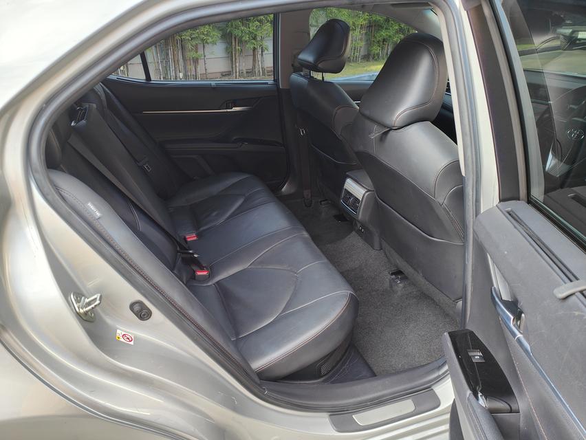 Toyota Camry 2.5 Hybrid Premium AT  9
