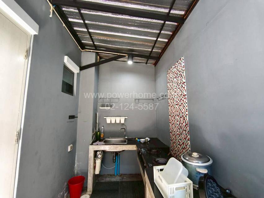 หมู่บ้านเมททาวน์ (ปทุม-ติวานนท์) ซอย 4 ใกล้เทศบาลบางหลวง ถนนปทุมสายใน ต.บ้านฉาง อ.เมืองปทุมธานี จ.ปทุมธานี 11