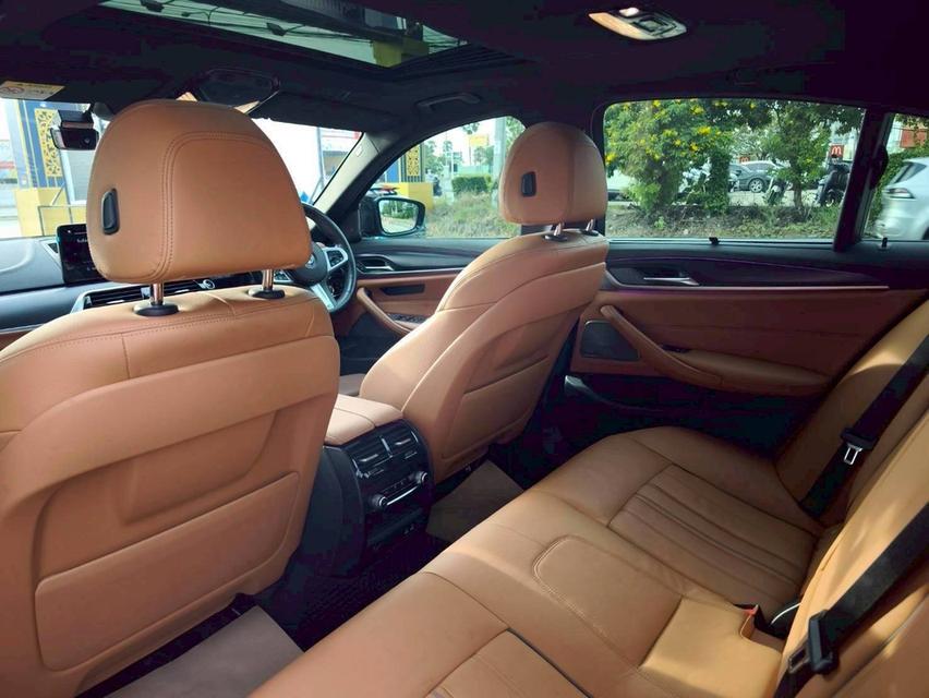 รหัสรถ KPV9393 2021 BMW 530e 2.0 LCI Msport 10